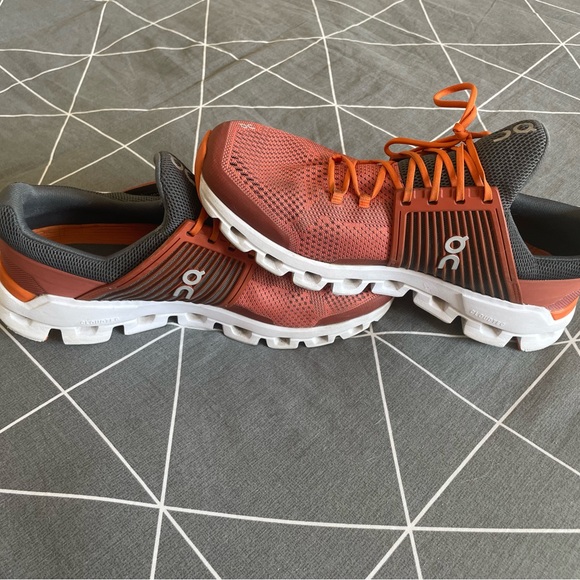 On Cloudswift Running Shoe size 10 - Picture 7 of 7